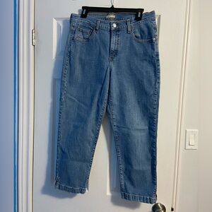 Levi's Women’s Denim Slim Capri Blue Jeans with Red Tab Size 14 Cotton Blend